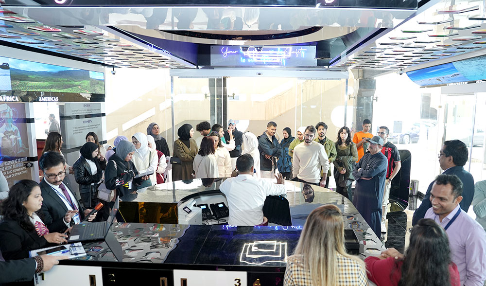 Auk communication and media students visit flyworld luxury