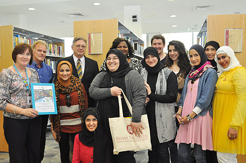 Auk donates to kacch receives award