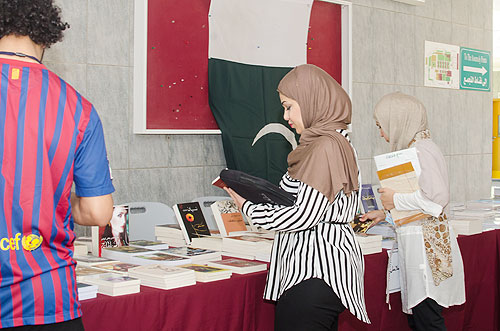 The AUK Arabic Literature Club Holds Its First Literary Book Fair