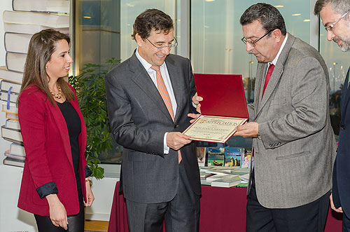 Spanish ambassador visits auk library