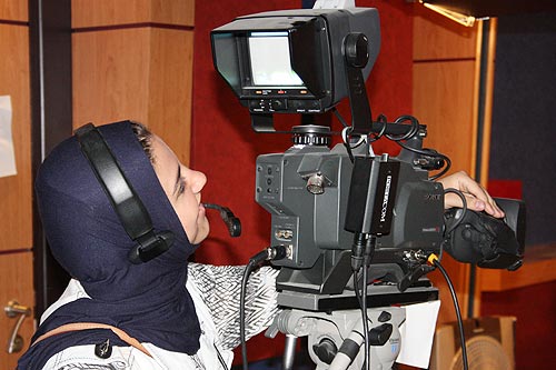 Auk mass communication  media students visit al hadath studios