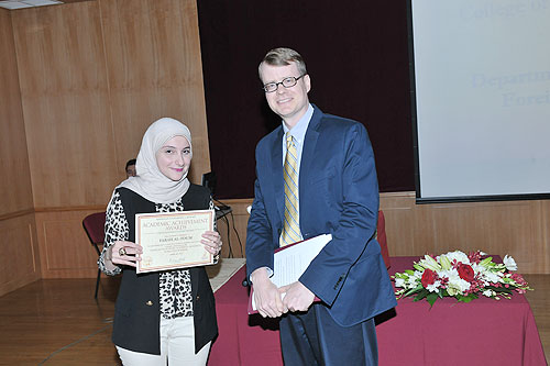 Auk celebrates achievements of top students