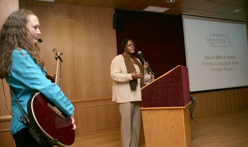 Auk hosts workshop for english teachers in kuwait