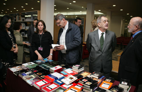 Spanish Embassy Donates to AUK Library