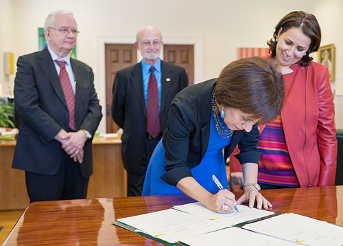 Dartmouth and AUK Sign the 3rd Memorandum of Understanding to Reaffirm their Partnership