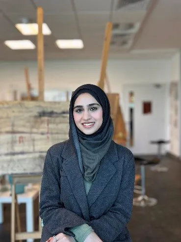 Testimonial from Fajer Jarkhi, Graphic Design major about her Dartmouth internship experience, highlighting self-discovery and improve communication skill