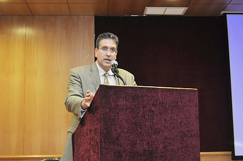 AUK Holds Discussion on "Degrees of Belonging in Kuwait"