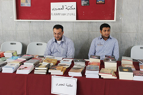 The auk arabic literature club holds its first literary book fair