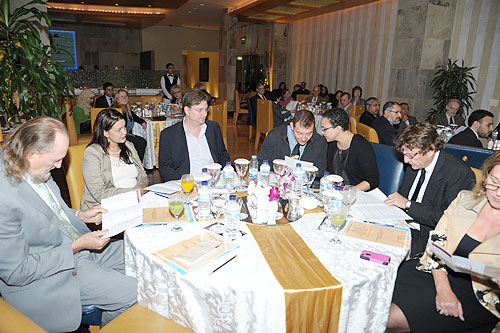 Auk holds dinner in honor of faculty achievements