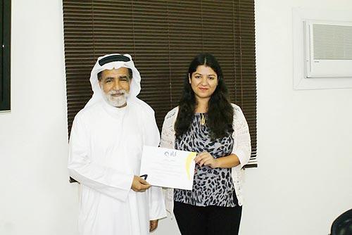 Auk professor conducts workshop on creative arabic writing