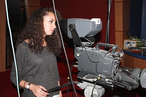 Auk mass communication  media students visit al hadath studios