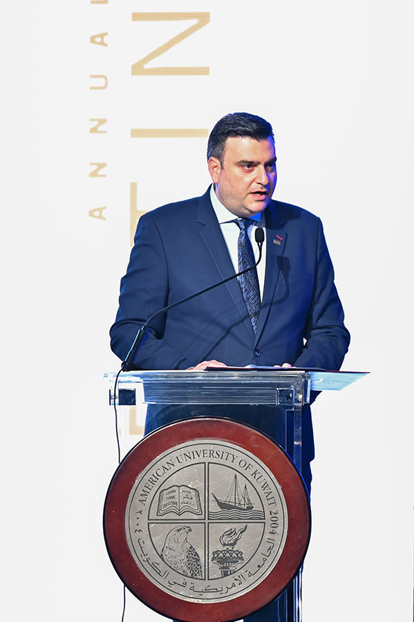 Auk honors long-serving employees