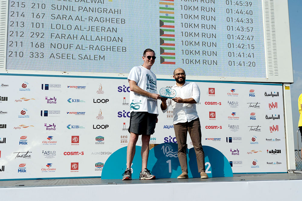 Auk sponsors fshn 10th annual run kuwait