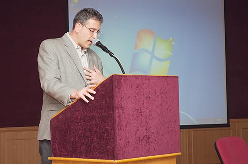 Specialists Discuss Causes, Consequences and Cures of Addiction at AUK