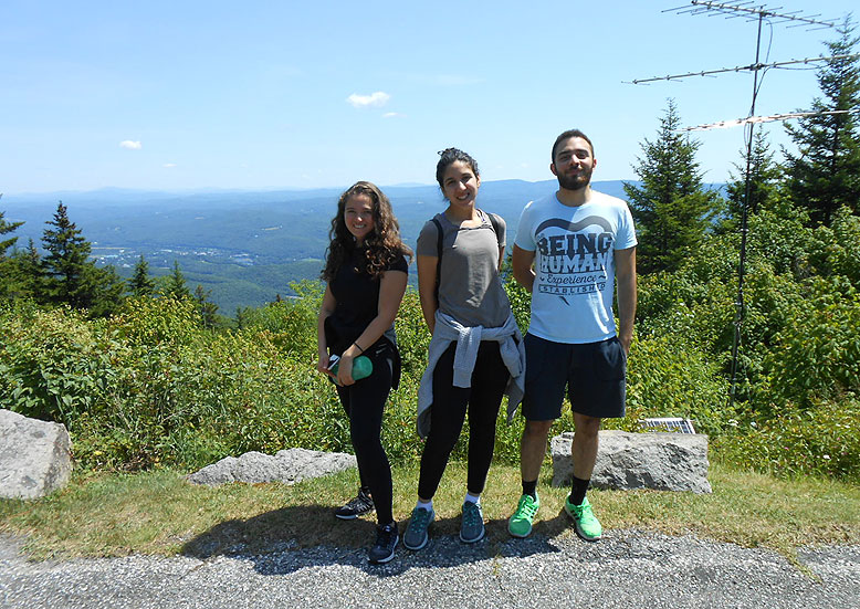 AUK Students Intern at Dartmouth College