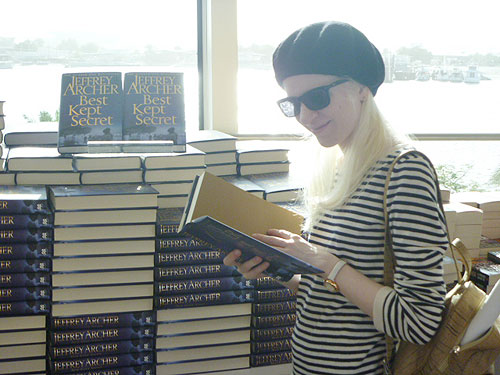 The writing center diwaniya organizes a one-day trip to dubai