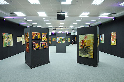 Auk hosts exclusive art exhibition raises awareness for peace