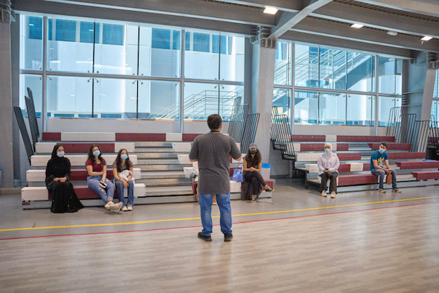 Auk conduct campus tours for new students