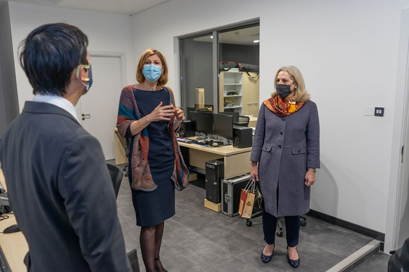 Us ambassador visits auk campus