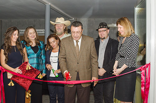 AUK Successfully Concludes its Spring 2013 Senior Capstone Exhibition