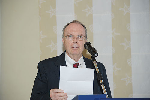 Auk holds dinner in honor of faculty achievements