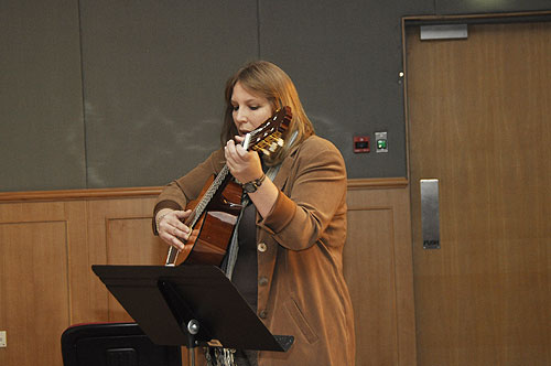 Music program presents informal concert